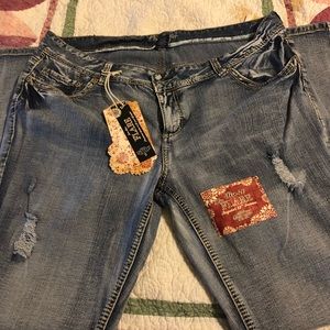 Amethyst brand women’s flare jeans NWT